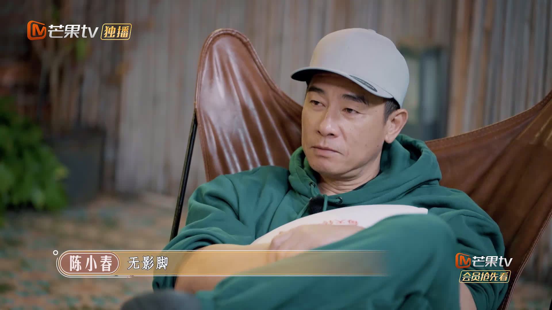 【#大湾仔的夜#微直播】大湾仔在例会上一本正经地讨论大湾区各地的代表美食,@谢天华Laug