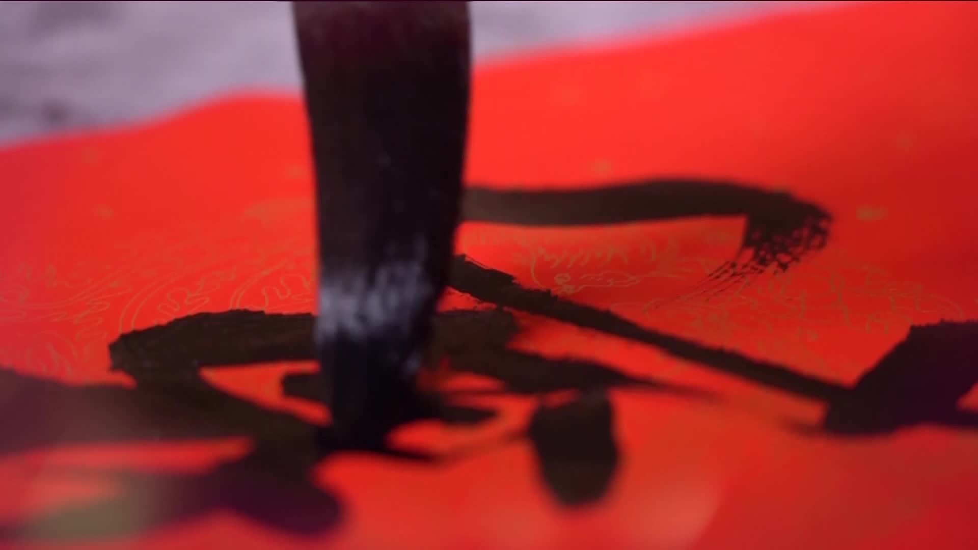 【虎跃腾飞迎新岁,非遗民俗贺新春】作为国家级非物质文化遗产的广东醒狮,是每逢节庆必须有的吉