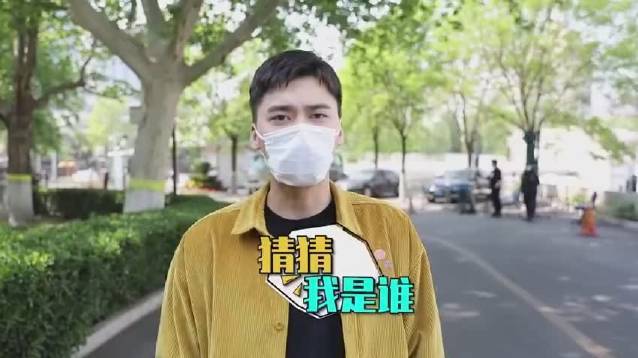 李易峰奋斗的青春最美丽采访～李易峰:快跑快跑,不能聚集。新菜谱是臭豆腐炒臭鳜鱼,最开始喜欢