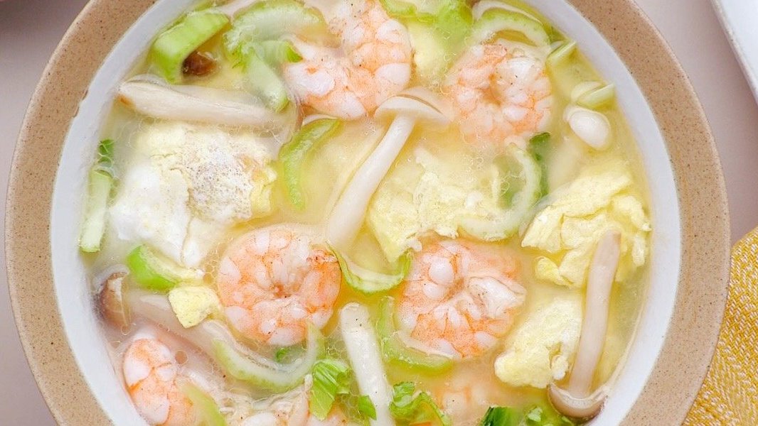 【菌菇虾仁三鲜汤】极致鲜美,快手好汤,寒冷冬夜里温暖身心的绝美滋味!蟹味菇、白玉菇配上新鲜