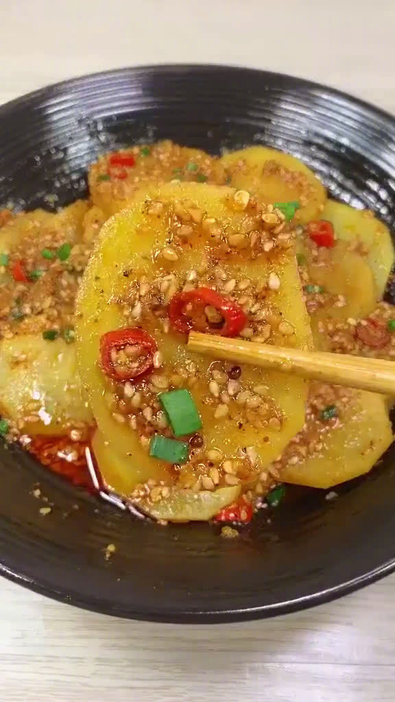 #美食推荐#【香辣土豆片】土豆片的新吃法,创意美食菜谱,美味不贵,信不信好吃到让你根本停不