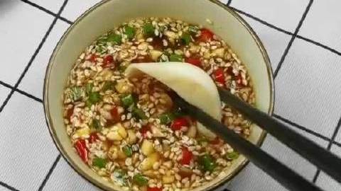 好吃到爆的万能蘸料来啦,蘸火锅,蘸饺子,蘸什么都好吃……