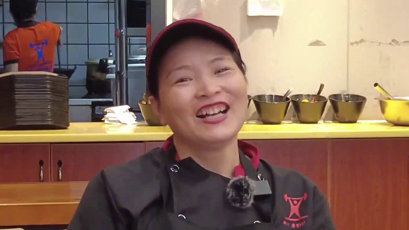 #早安# [太阳]【退役举重冠军举出生活之美】东京奥运会已经结束,但谈到观看谌利军在挺举时