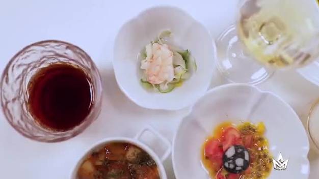 厨师王飞Fay王飛SIP在品牌店新品品鉴中为大家带来了中餐西做的“开胃三吃”,百香果和西红