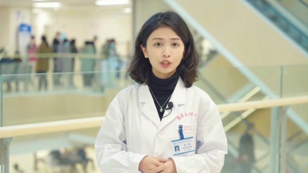 【拿起杯子!#专家建议成年人每天喝8杯水#】据人民网报道:如何科学饮水?①建议成年人每天饮