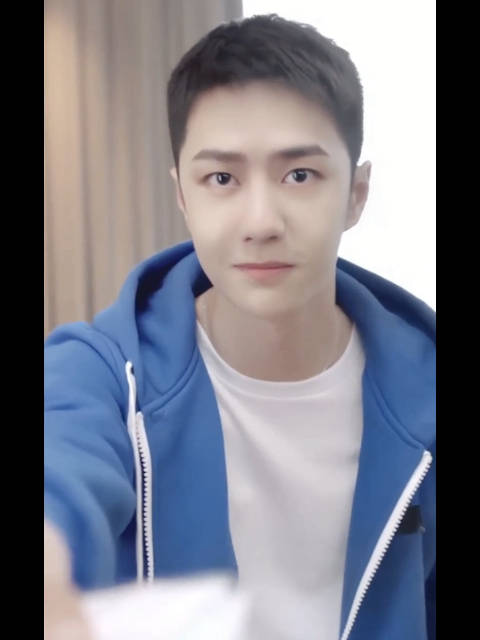 #王一博代言饿了么# 【20210510王一博vx朋友圈饿了么宣传视频】“出门前检查一下是