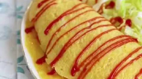 【超级好吃的蛋包饭做法】蛋包饭好吃又简单,特别适合一人食! 