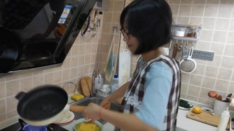 【#湖北#巧手妈妈六年如一日 为孩子做花样早餐】从孩子上小学第一天起,到即将小学毕业。赵女