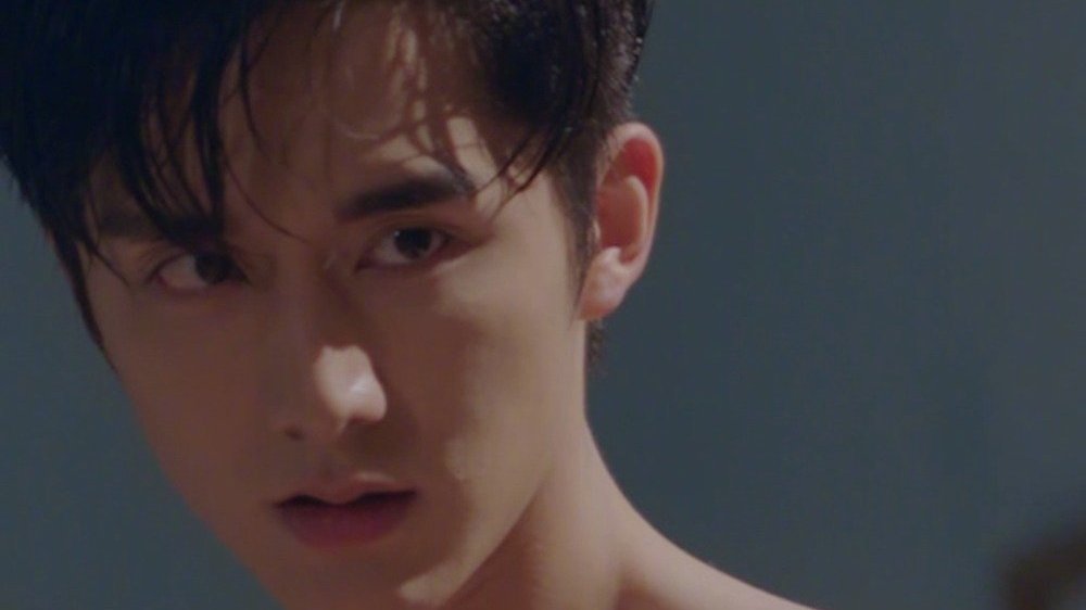 #冰糖炖雪梨#冰神受了啥刺激?张新成健身狂魔进行时! 在你的锁骨里养金鱼,在你的肩膀上荡秋