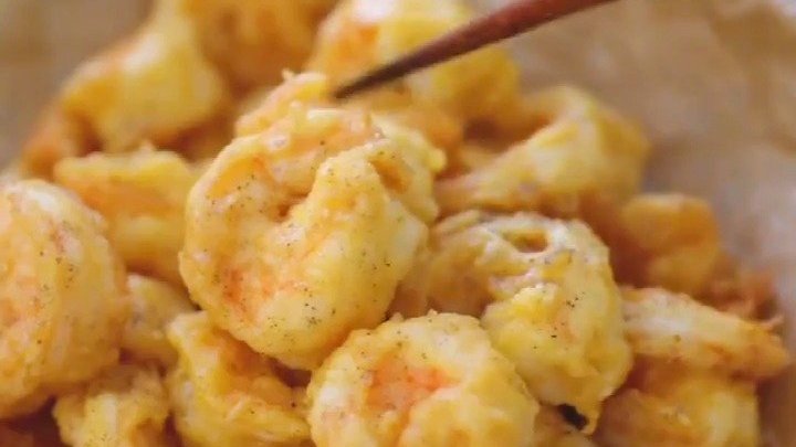 #美食分享#这次的软炸虾仁~爱吃虾的一定不要错过,因为做法超级简单,味道又很赞!cr:蘑菇