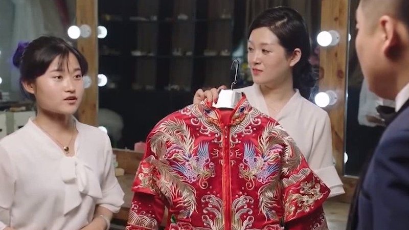 #乡村爱情12# 东北男人就是对媳妇好,买买买可以,太贵就算了,反正媳妇穿啥都好看,东北汉