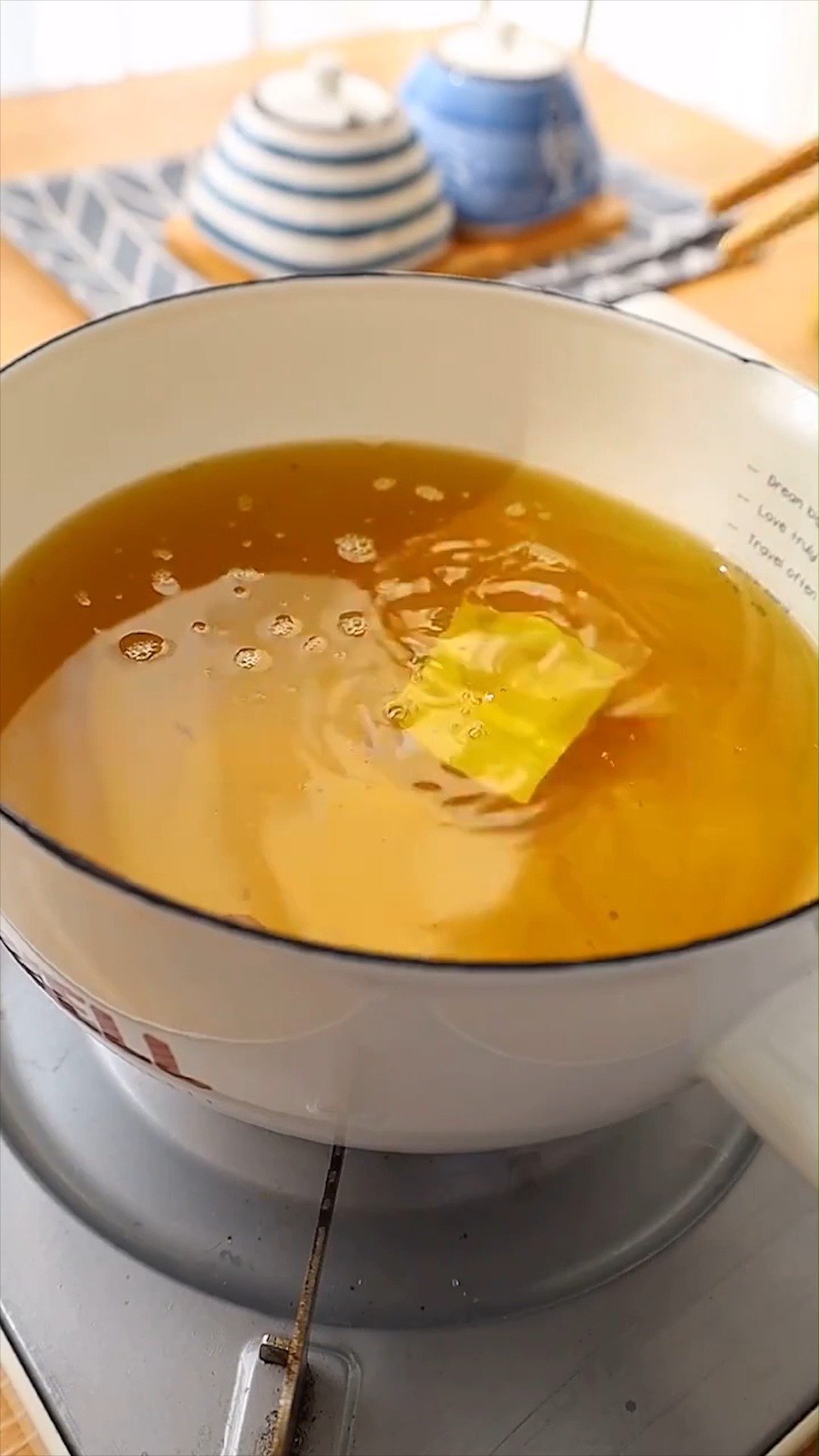 【家庭版自制臭豆腐来了!】教你简单好做的自制臭豆腐,味道不输外面买的哟!这也是