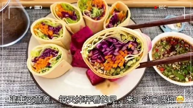 关晓彤同款生菜卷香菜,想减脂饮食,又不爱吃香菜?试试用豆皮和生菜卷万物～ 再配上酱料,棒棒