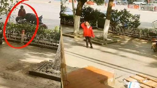 【好幸运!男孩扶摔倒路人意外躲过高坠事故】 12月4日,湖北阳新,一小男孩坐在店门口的小桌