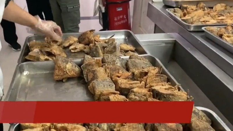 【西北吃鱼大学!高校备6000份鱼请师生吃全鱼宴】10月9日,陕西杨凌,西北农林科技大学为