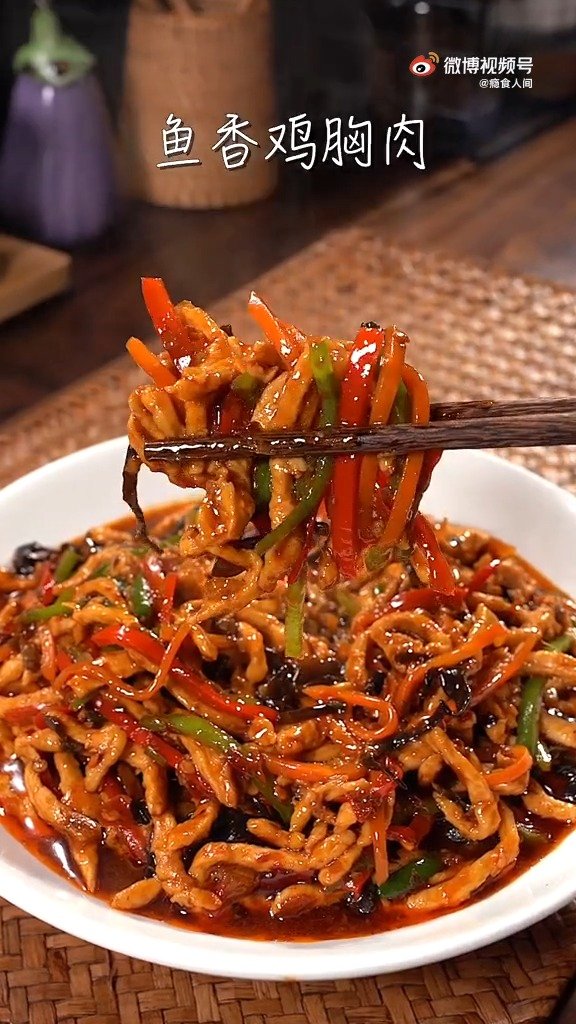 【美食分享】鸡胸肉别再煮着吃了,这样做,肯定能吃好几碗大米饭