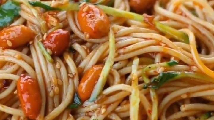 【香辣开胃的凉拌面】这款凉拌面简单易操作,配料和步骤一目了然,厨房小白和懒人福音,学会了再