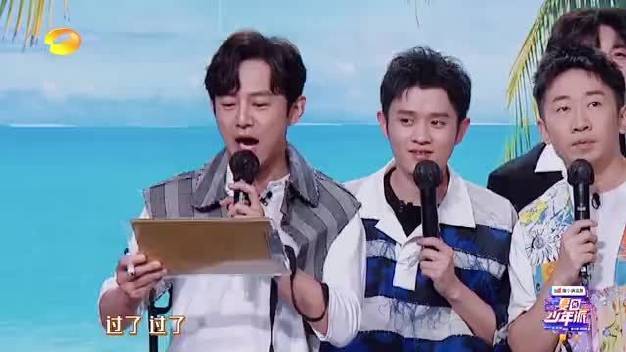 节目中“潮人不惧镜头”环节30秒不重复pose挑战,王安宇buss妥妥的扛住了,还模仿起了