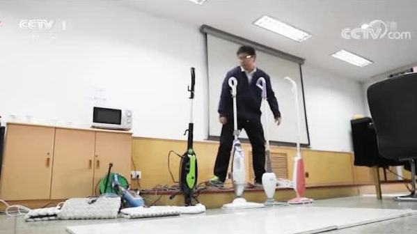 【蒸汽拖把选购使用,这些要点得知道→】专家提示:蒸汽拖把的清洁效果和温度与蒸汽流量有关,选