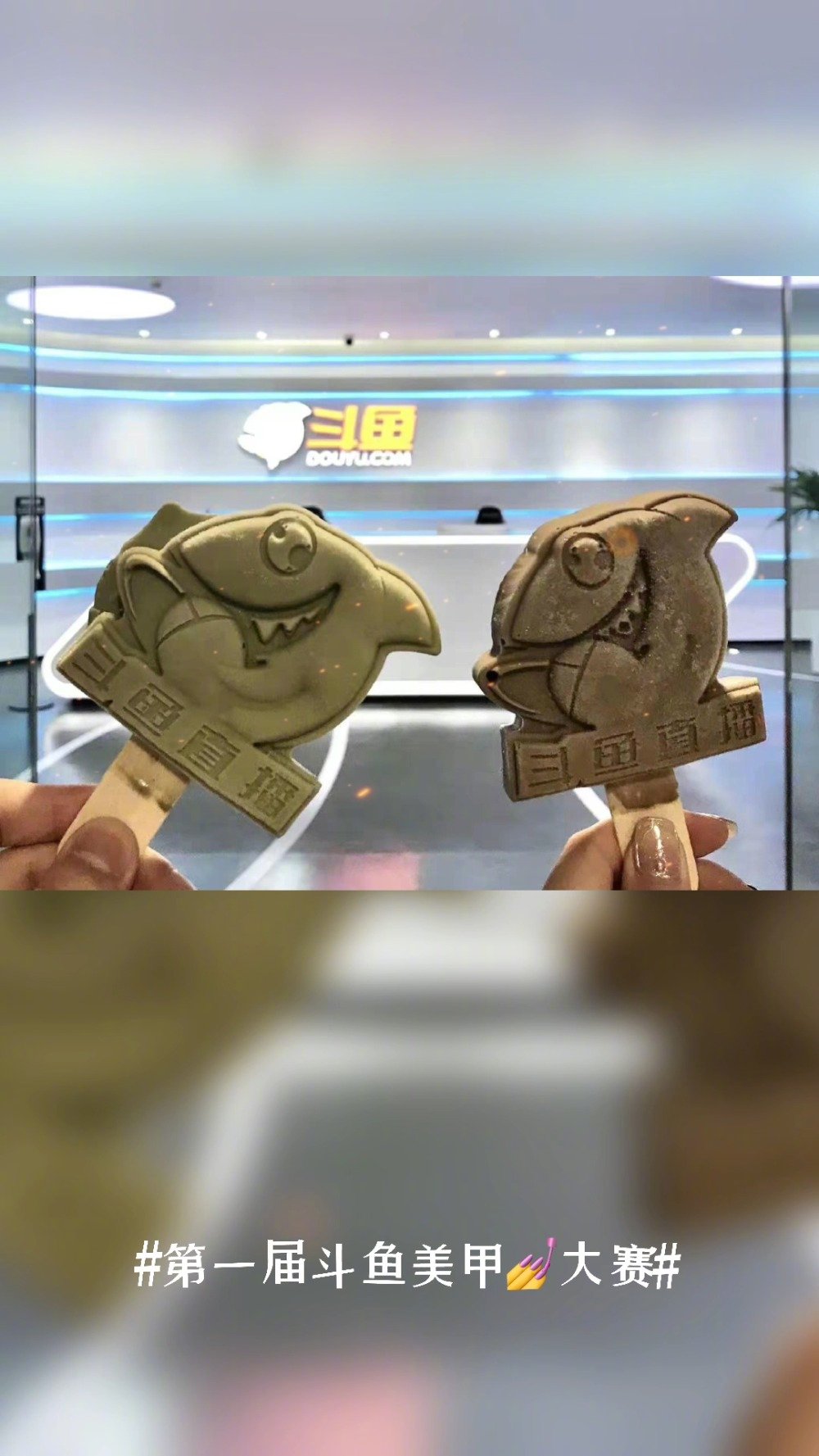 呐,鲨鱼娘家今天刮起了一场夏日雪糕旋风ChinaJoy同款定制小鲨鱼雪糕被同事了玩出了新姿