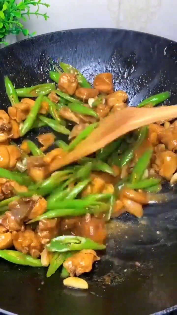 【青椒炒鸡做法推荐】简单超下饭的青椒炒鸡,好吃又省事!美食get√