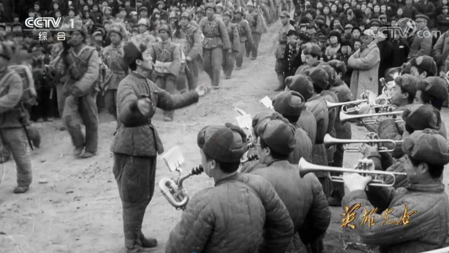 【再听一遍!中国人民志愿军战歌[加油]】这熟悉的歌词出自于一位名叫麻扶摇的指导员之手,在入