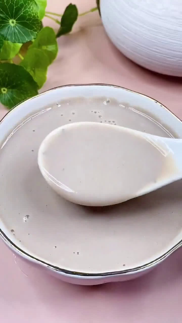【3款适合春天喝的豆浆】⑴黄豆+燕麦+核桃,调理脾胃;⑵玉米+大米+黄豆,增强体质;⑶小米