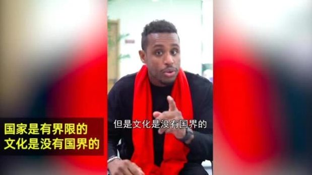 【外国人为了过年有多努力 新手老外花式过中国春节】现在外国人会说中文已经不稀奇了,知道怎么