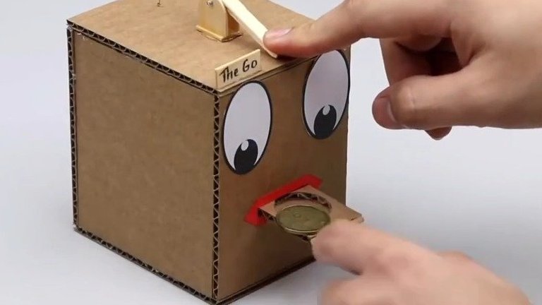 【儿童创意手工:手工储蓄罐】快递盒一起废物利用吧!跟孩子一起动手做一个会“吃金币”的纸板箱