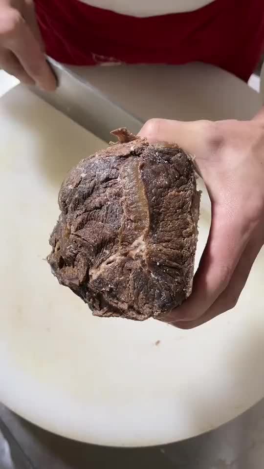 兰州拉面:电风扇关一下,我要切牛肉了。 