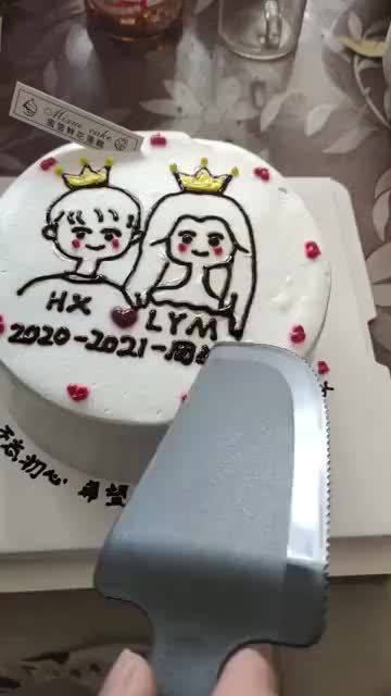 一周年情侣切蛋糕仪式 #世界真奇妙##一起读书吧#