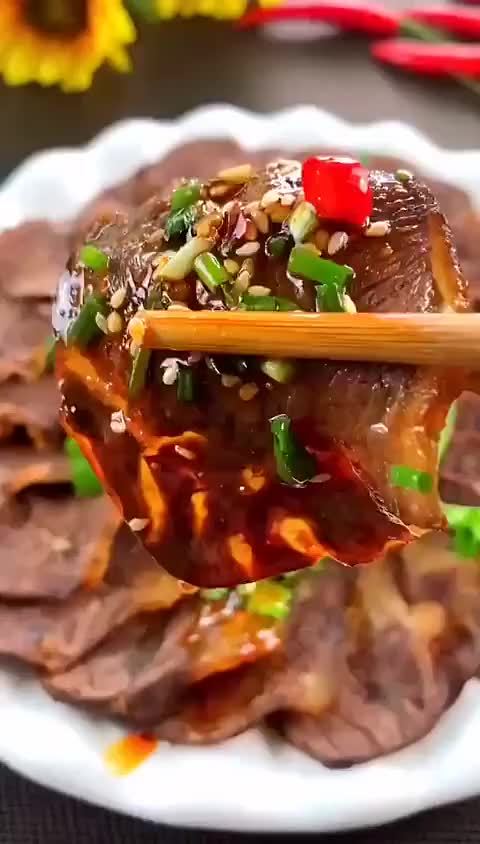 #美食# 【卤牛肉】牛肉最好吃的做法,肉质鲜嫩,蘸上酱料真的很绝!好吃到舔手指