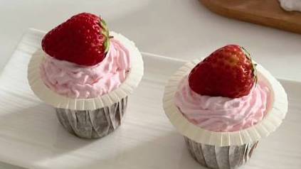 情人节快乐哇,宝贝们在这个浪漫的节日里一份超梦幻的粉色可可蛋糕送给你们超治愈,超甜蜜不管今