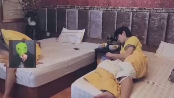 刘耀文打码竟然用了本人的胖头鱼表情包哈哈哈xs,这也太见外了,都是自己人打什么马赛克。@刘