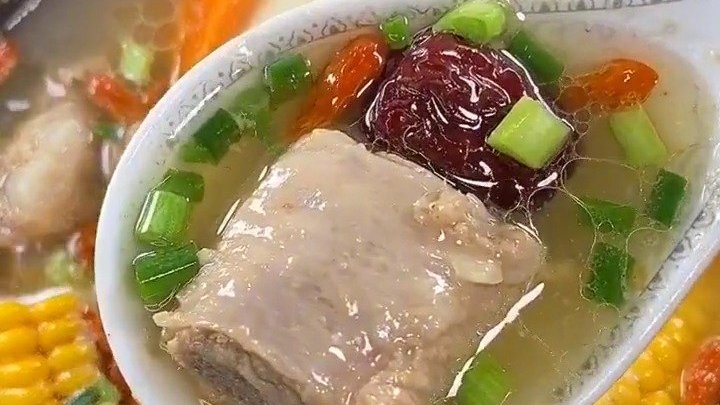 团妞趣分享 玉米胡萝卜山药排骨汤,瞬间可以喝三碗 !  