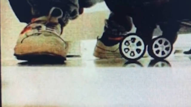 【18岁小伙为寻刺激在男厕偷拍被行政拘留】#以案析法# 近日,安徽合肥高铁南站一18岁小伙