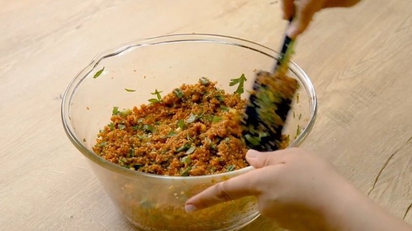 【土耳其的健康好菜:Kısır 】今天,我们要给大家介绍一道土耳其非常传统的家常菜——克色