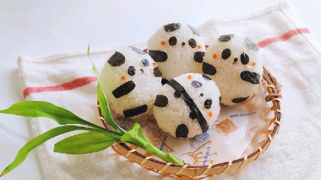 超可爱的熊猫饭团,两种材料三个步骤即可搞定 