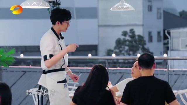 刘宇宁也太高手了吧,做的这个紫苏酥肉真的好绝看起来外酥里嫩,眼泪从我的嘴里流了出来。