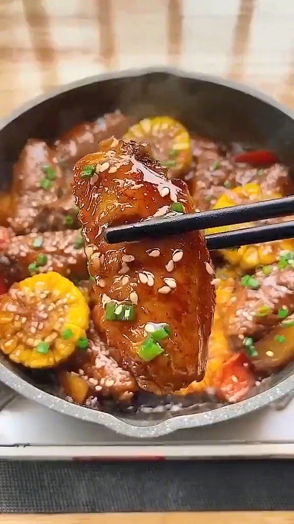 #美食推荐#【可乐鸡翅煲】食材丰富,汤汁鲜美,太过瘾了,好吃又下饭,美食get√