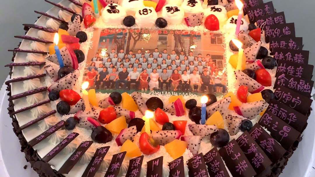 【高三最后一课:老师送印有48名高考学生名字蛋糕】加油高考生3日,福州屏东中学高三最后一堂