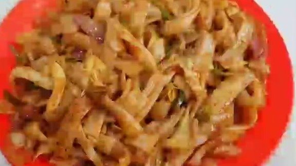 【馋哭了[笑哭]陕西一高校发起校园美食投票馋哭网友[馋嘴]您最想念母校哪道美食?】近日,为