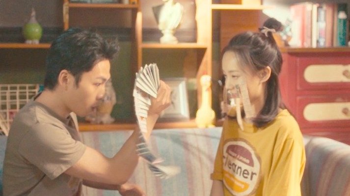 电影我在时间尽头等你曝全新预告,李一桐雨中起舞、搞怪拍照、温柔为李鸿其包扎伤口,展现各种“