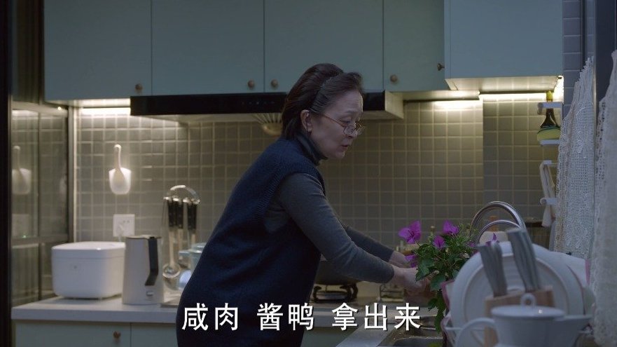 【千万不要饿着追剧!《小敏家》餐桌上的江西美食让人馋哭了】临近年关,许多热播剧都纷纷被刷屏