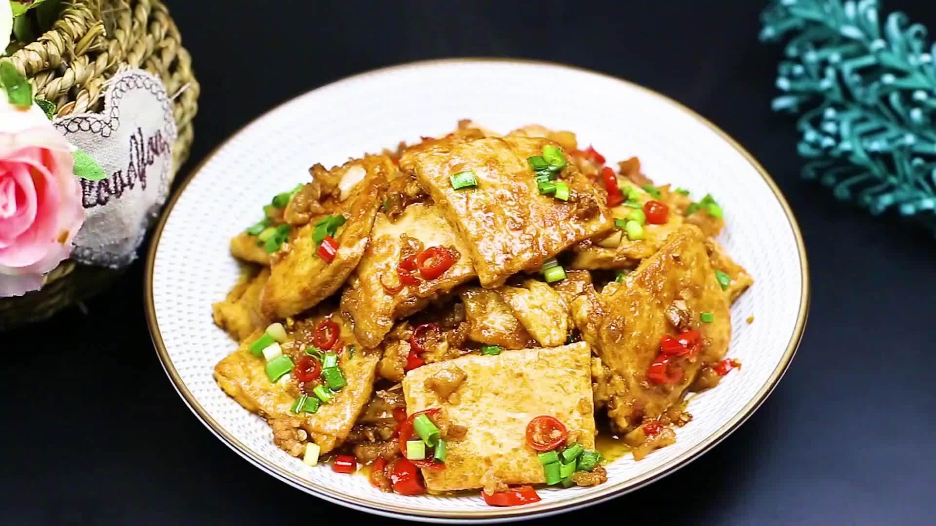 #辽视分享# 豆腐怎么烧才好吃?大厨教你一种饭店的做法,只需记住这个小技巧 (美食美客DI