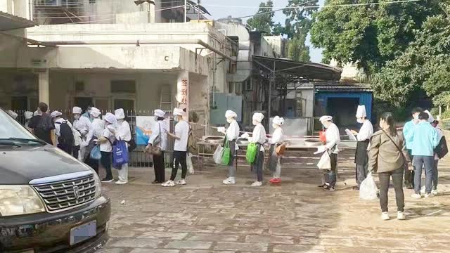 【深圳卤鹅考试像极了我考驾照,吸引近5万人报名的深圳卤鹅考试如期开考】卤鹅考试共120分钟