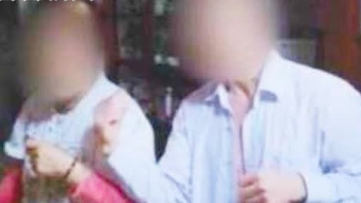 【63岁老伯发现老伴朋友圈合照疑被带绿帽 民警调解:晒出来说明没问题的】一天晚上,上海黄浦
