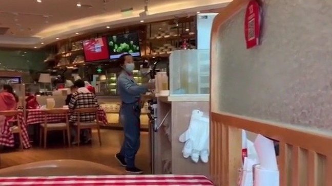 【部分知名餐饮企业涨价 】“海底捞明显贵了,2个人吃了360元,之前差不多的菜品才花300