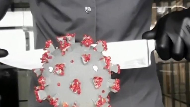 【把“病毒”吃掉? 俄罗斯甜品师做出新冠病毒蛋糕】近日,俄罗斯莫斯科市一家蛋糕店的甜品师制