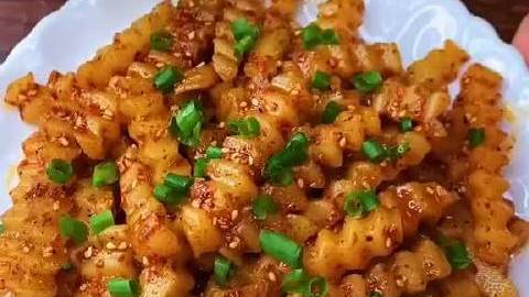 来学学怎么做麻辣狼牙土豆条吧!(舌尖上的美食菜谱大全)